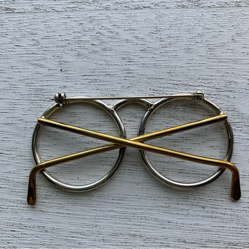 Eyeglass Lapel Pin Which Looks Like Eyeglasses - Picture 3 of 8